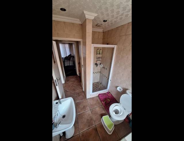 2 BEDROOM PROPERTY TO RENT IN ROOIHUISKRAAL NORTH